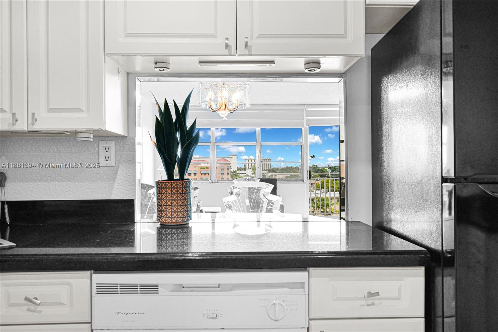 BAYVIEW TOWERS CONDO SOUT - Residential