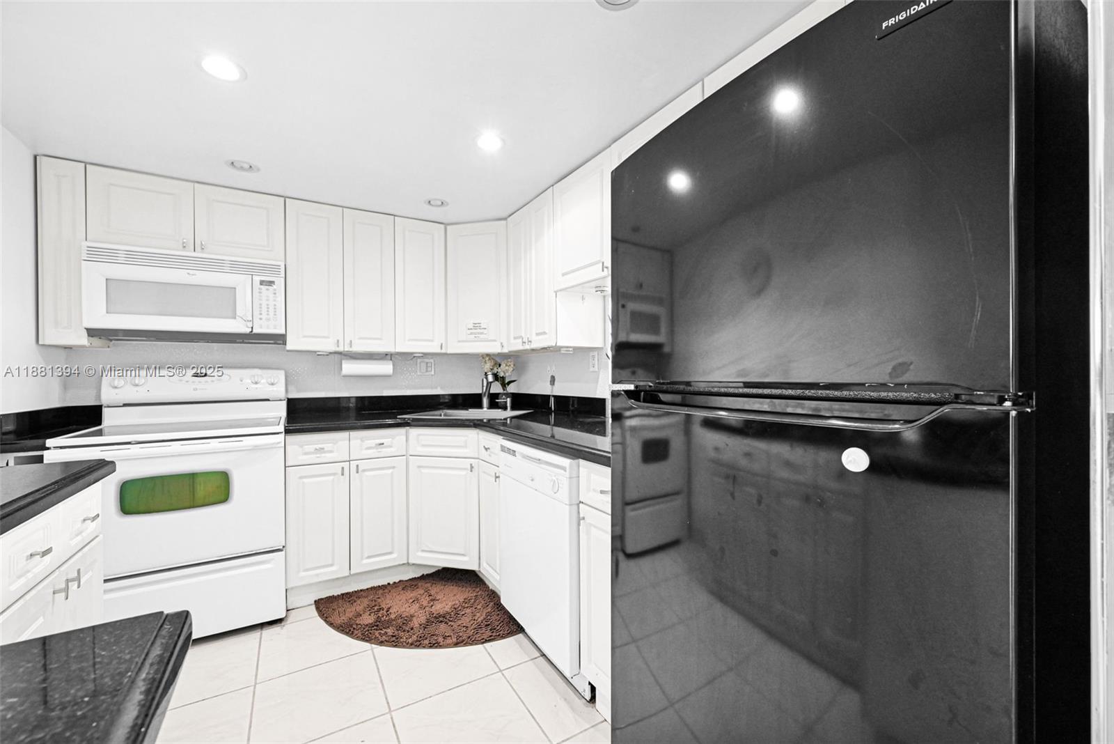 BAYVIEW TOWERS CONDO SOUT - Residential