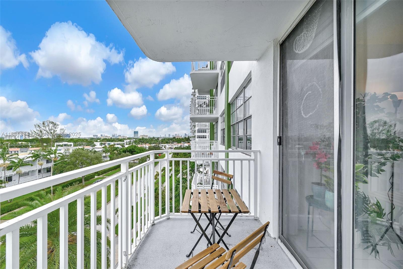 BAYVIEW TOWERS CONDO SOUT - Residential