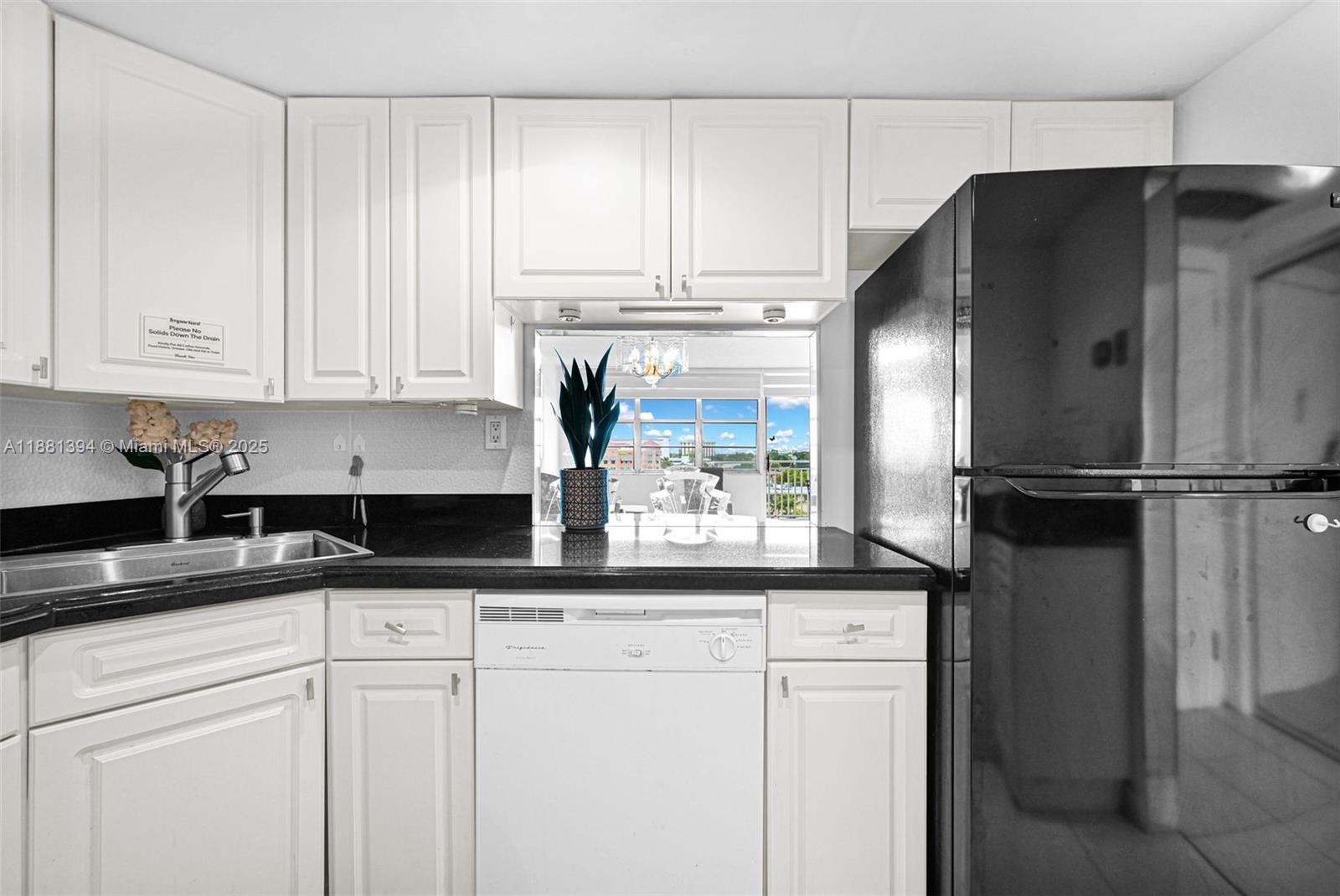 BAYVIEW TOWERS CONDO SOUT - Residential