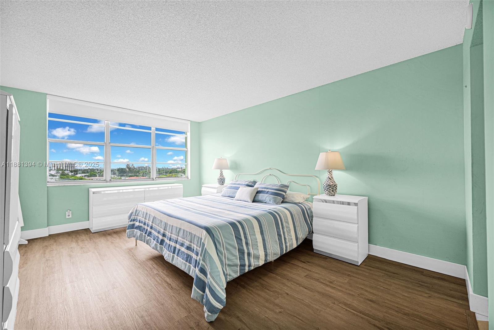 BAYVIEW TOWERS CONDO SOUT - Residential