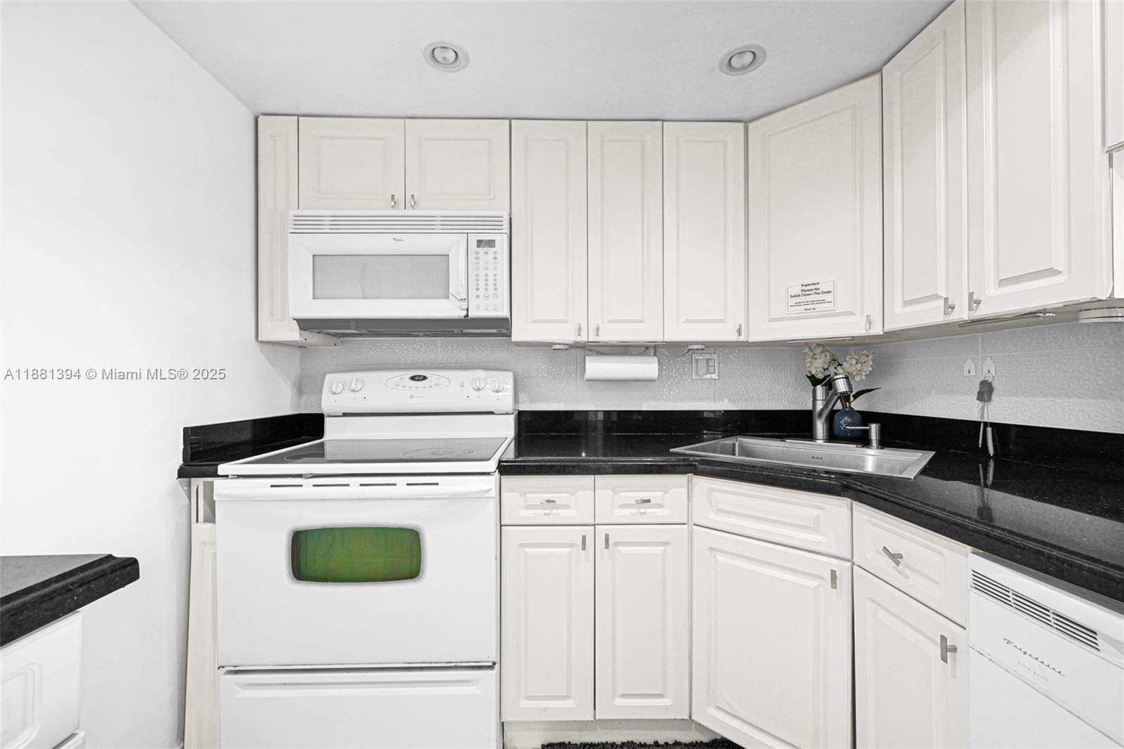 BAYVIEW TOWERS CONDO SOUT - Residential