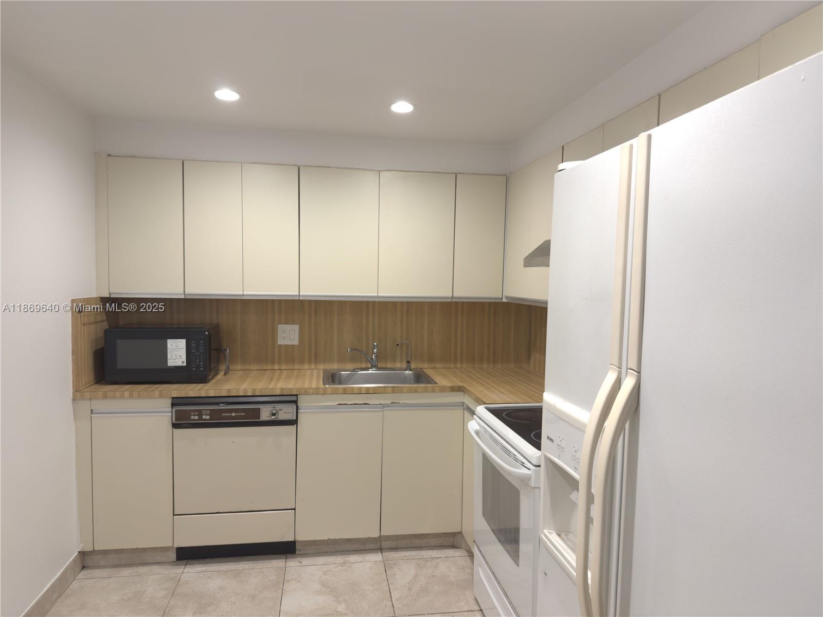 OLYMPUS CONDO PHASE - Residential Lease