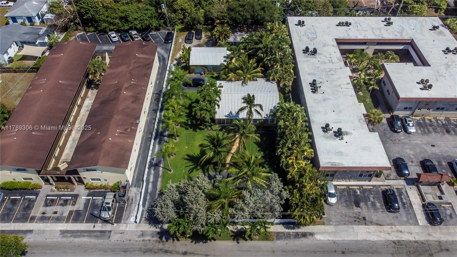 HOLLYWOOD LITTLE RANCHES - Residential Income
