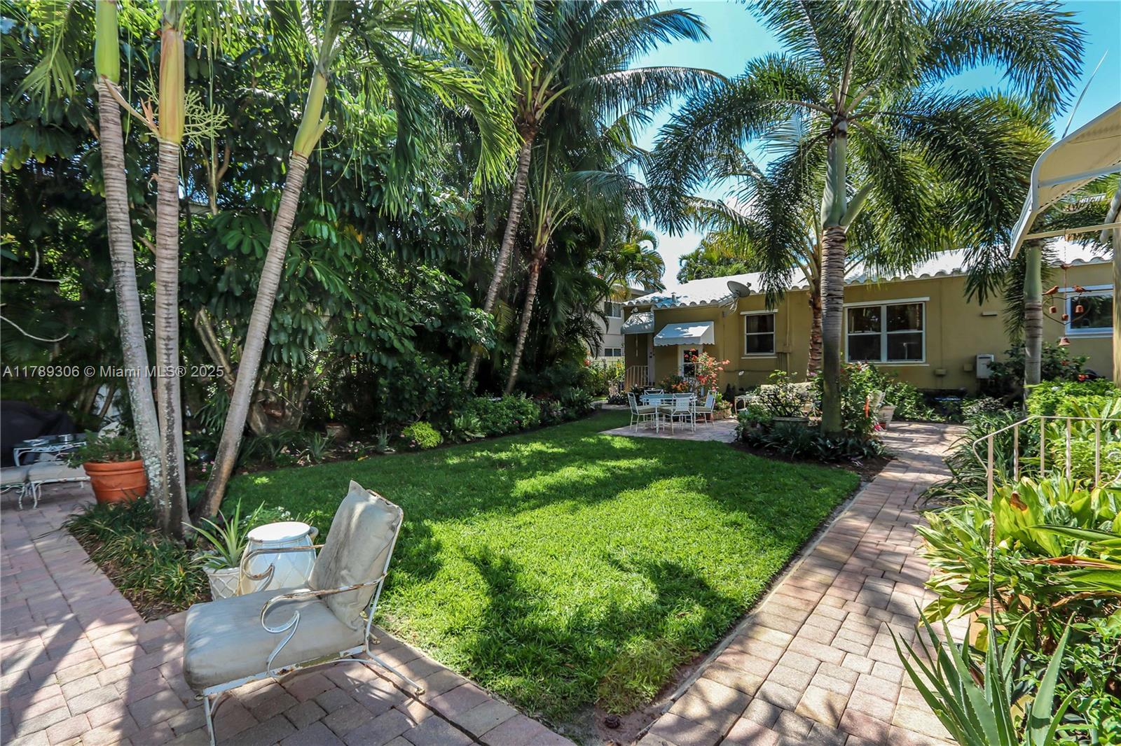 HOLLYWOOD LITTLE RANCHES - Residential Income