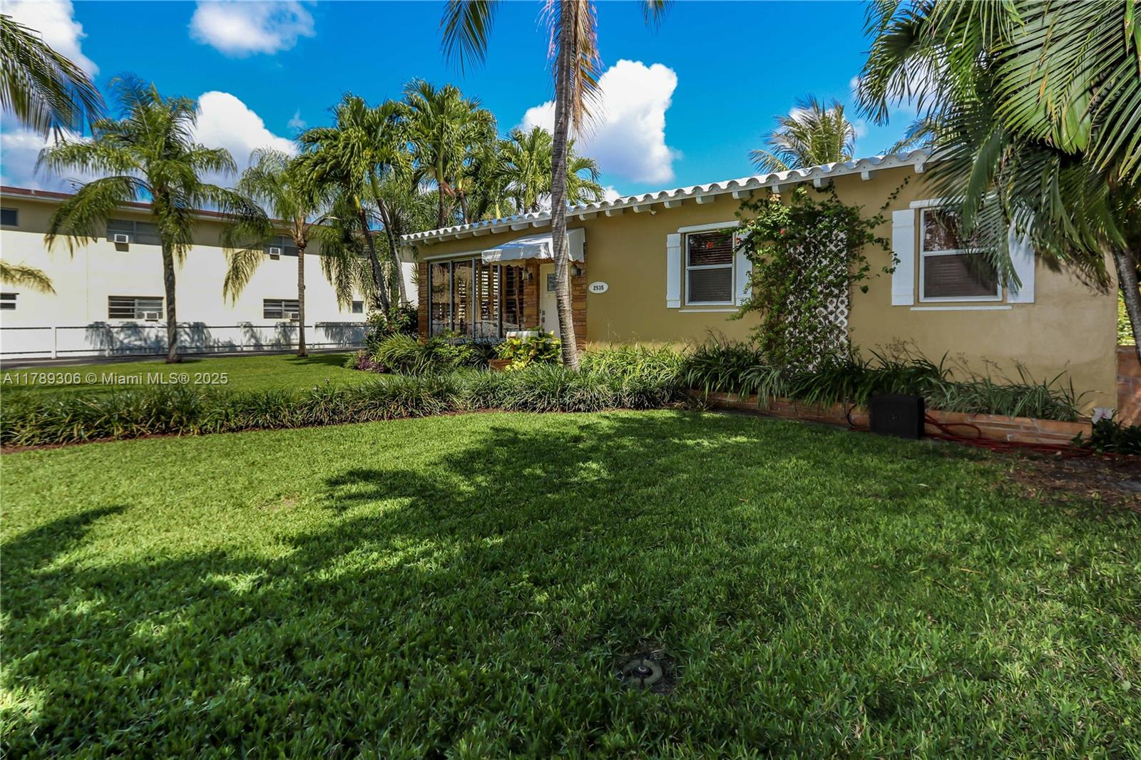 HOLLYWOOD LITTLE RANCHES - Residential Income