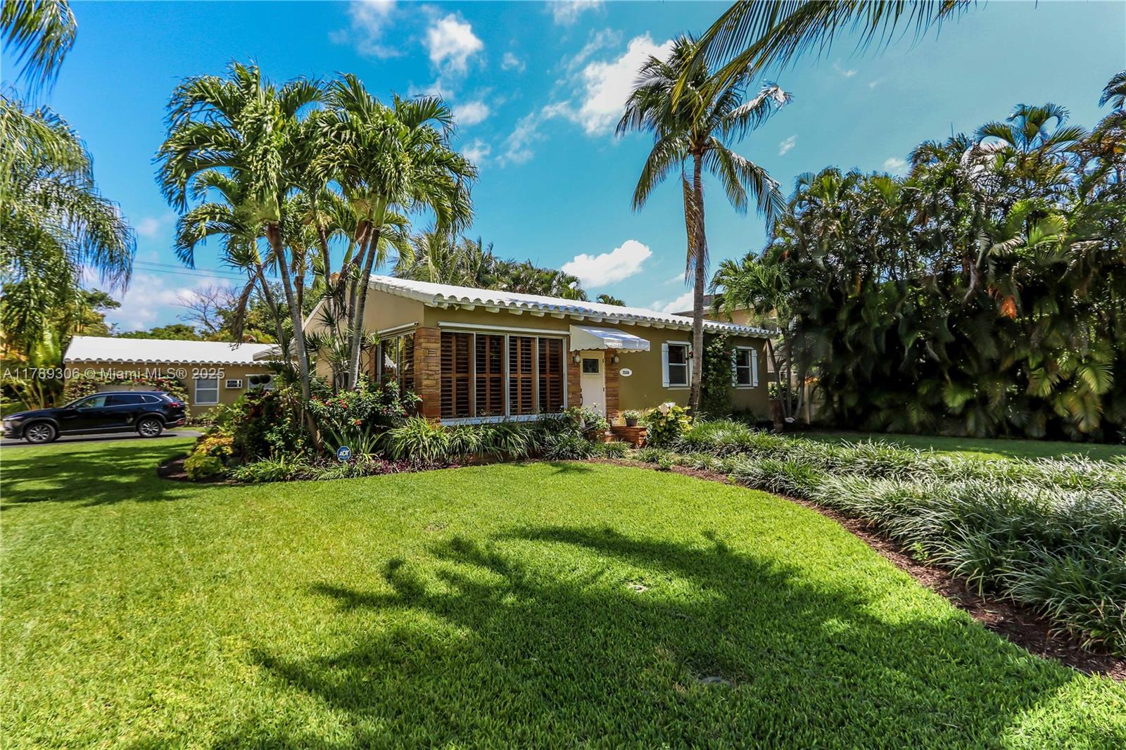 HOLLYWOOD LITTLE RANCHES - Residential Income