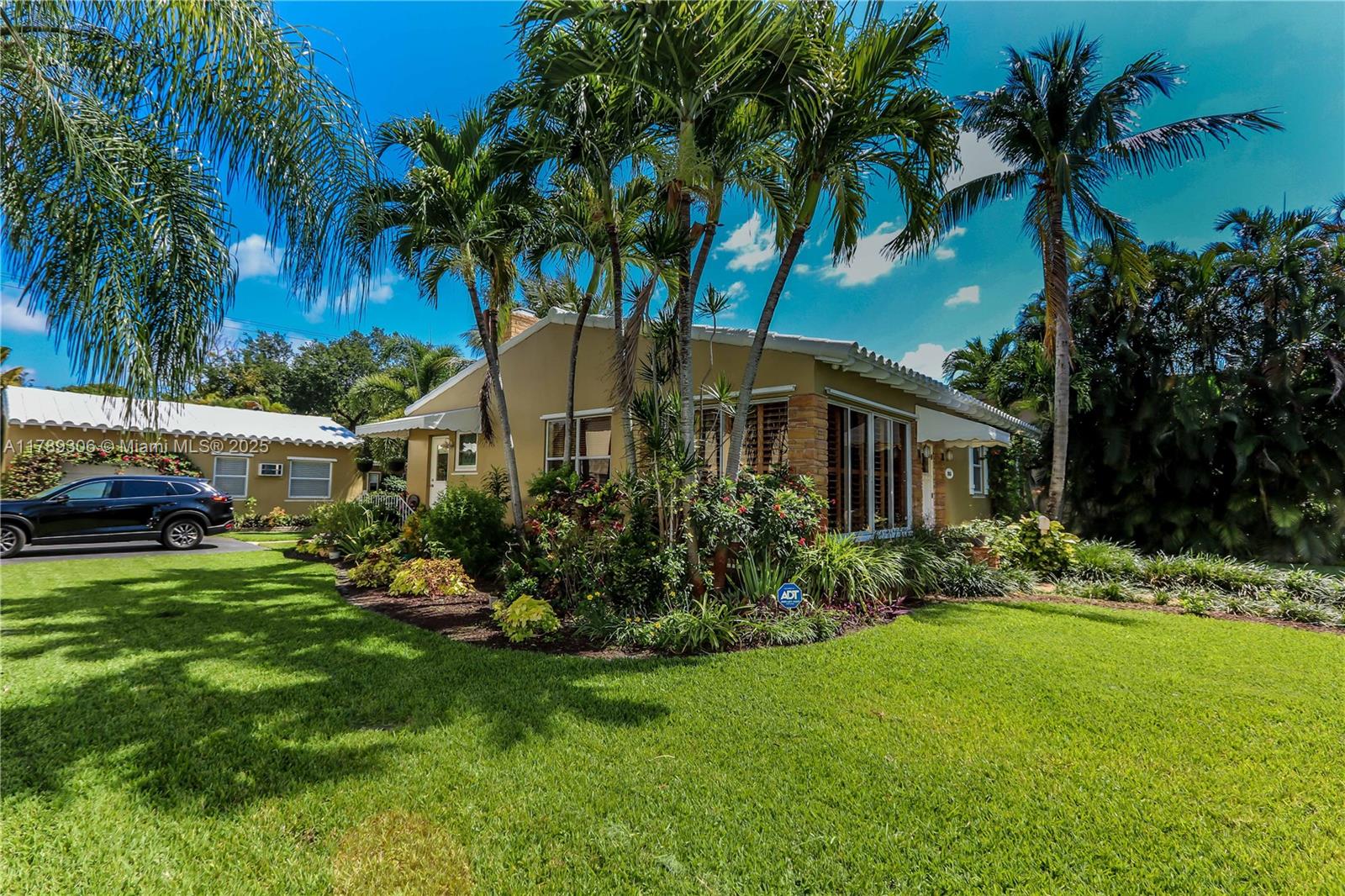 HOLLYWOOD LITTLE RANCHES - Residential Income