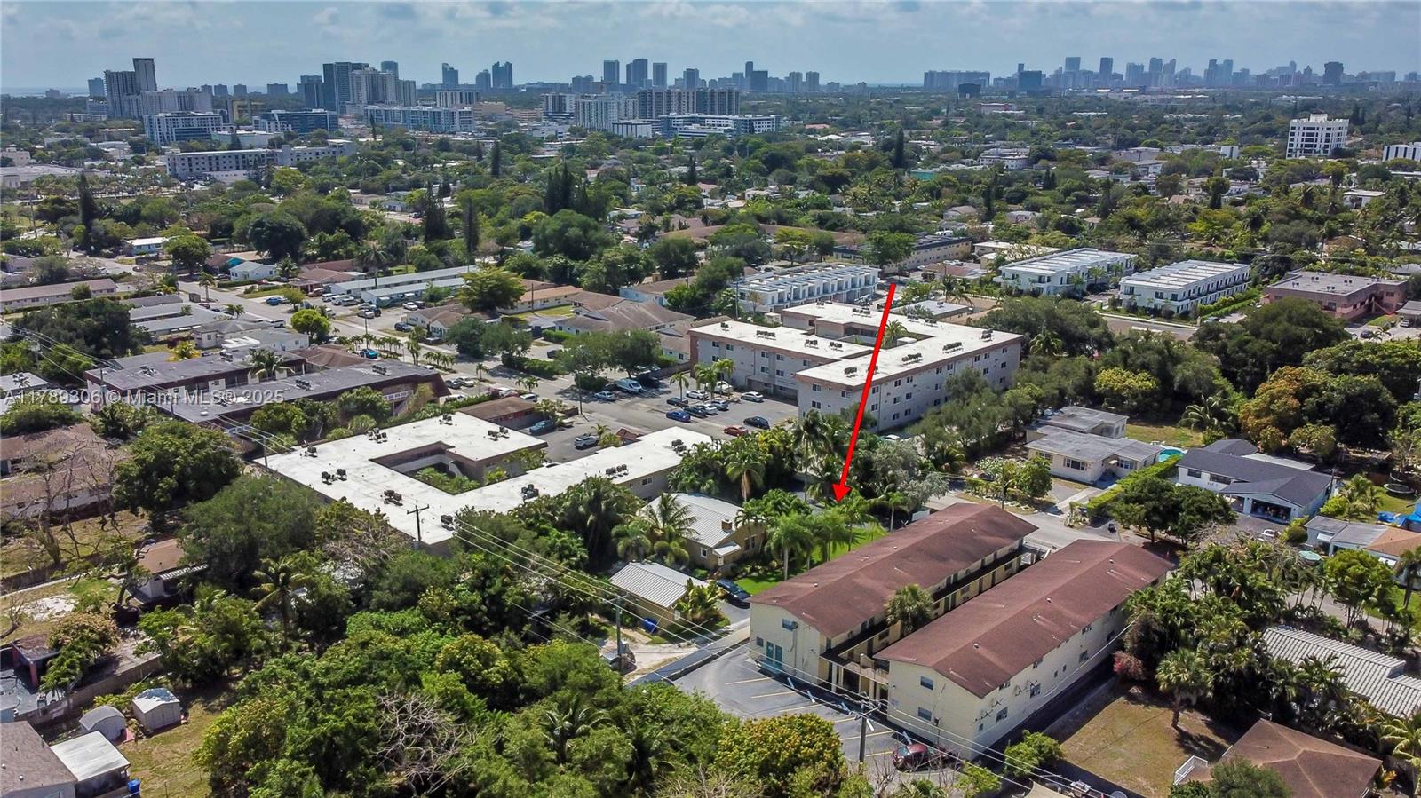 HOLLYWOOD LITTLE RANCHES - Residential Income