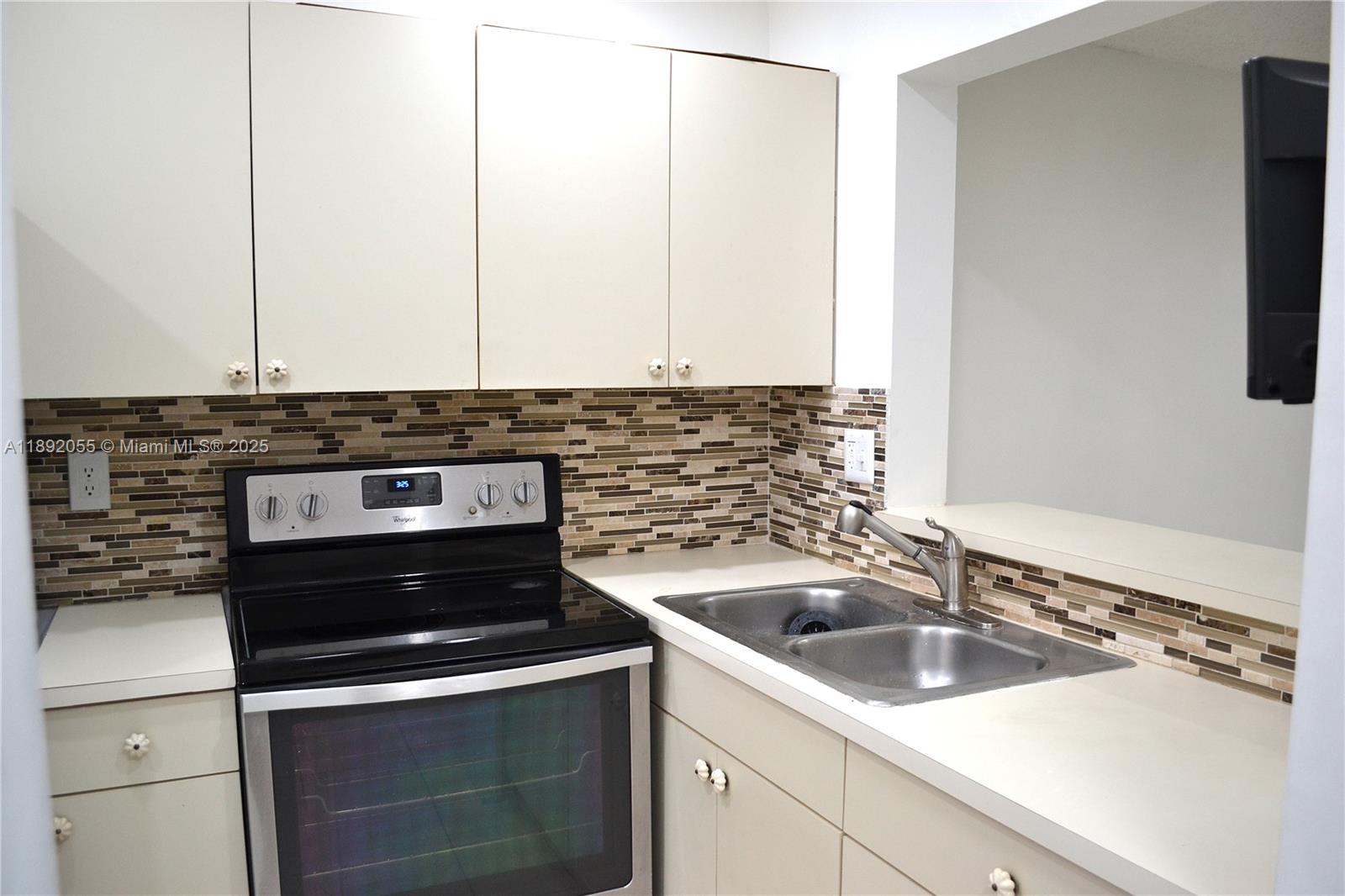 MILLER VILLAS CONDO - Residential Lease