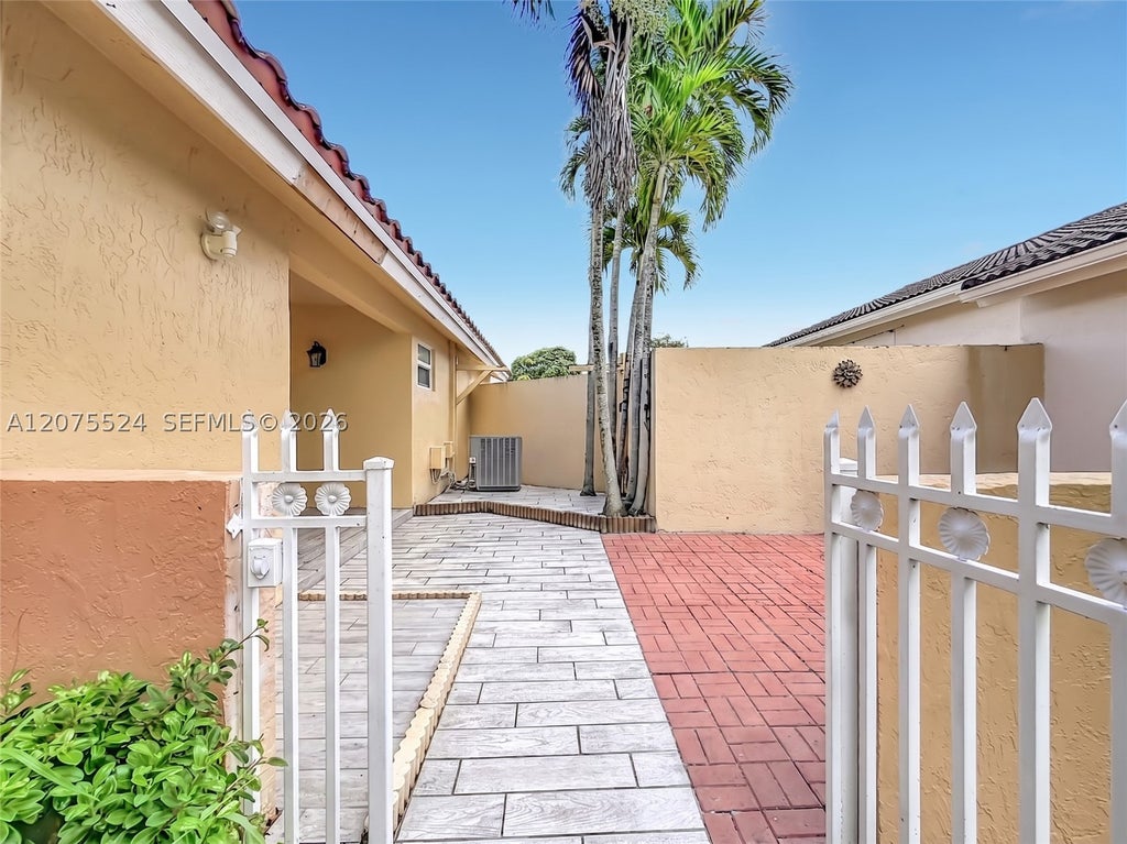 Photo of 15071 S Waterford Dr #15071, Davie, FL 33331 (MLS # A12075524)