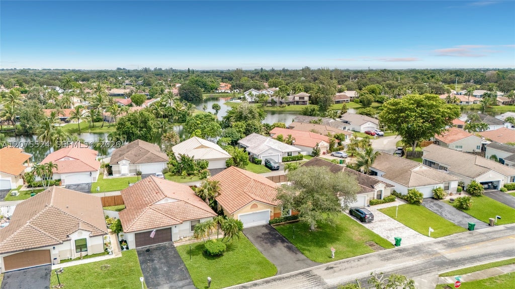 Photo of 15071 S Waterford Dr #15071, Davie, FL 33331 (MLS # A12075524)