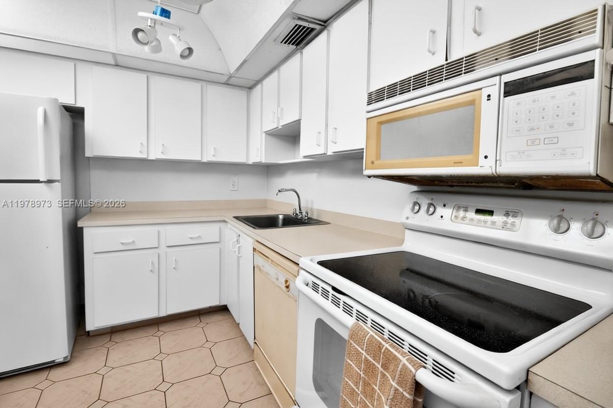 OAKBROOK IV V VI VII COND - Residential