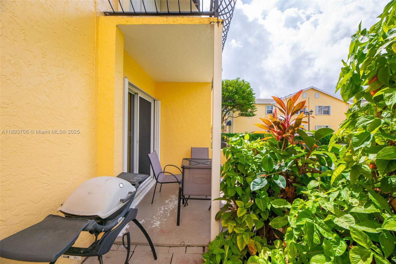 WATERSIDE VILLAGE OF PALM - Residential