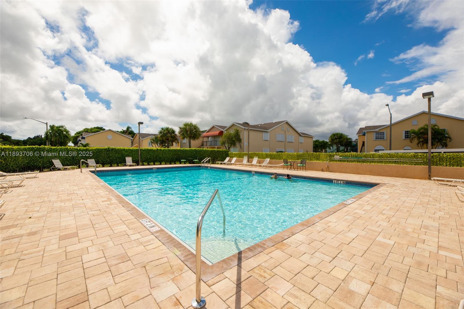 WATERSIDE VILLAGE OF PALM - Residential