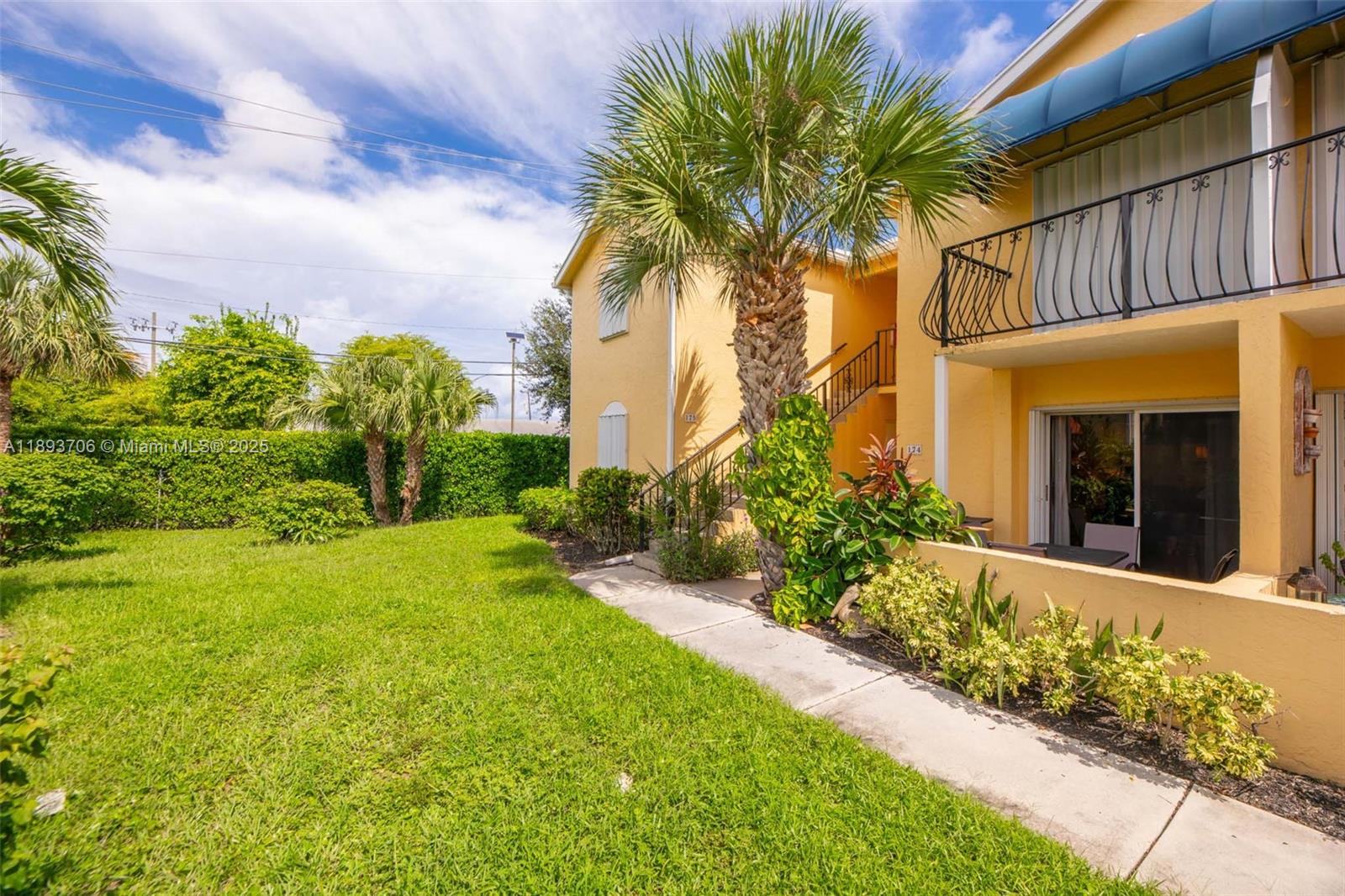 WATERSIDE VILLAGE OF PALM - Residential