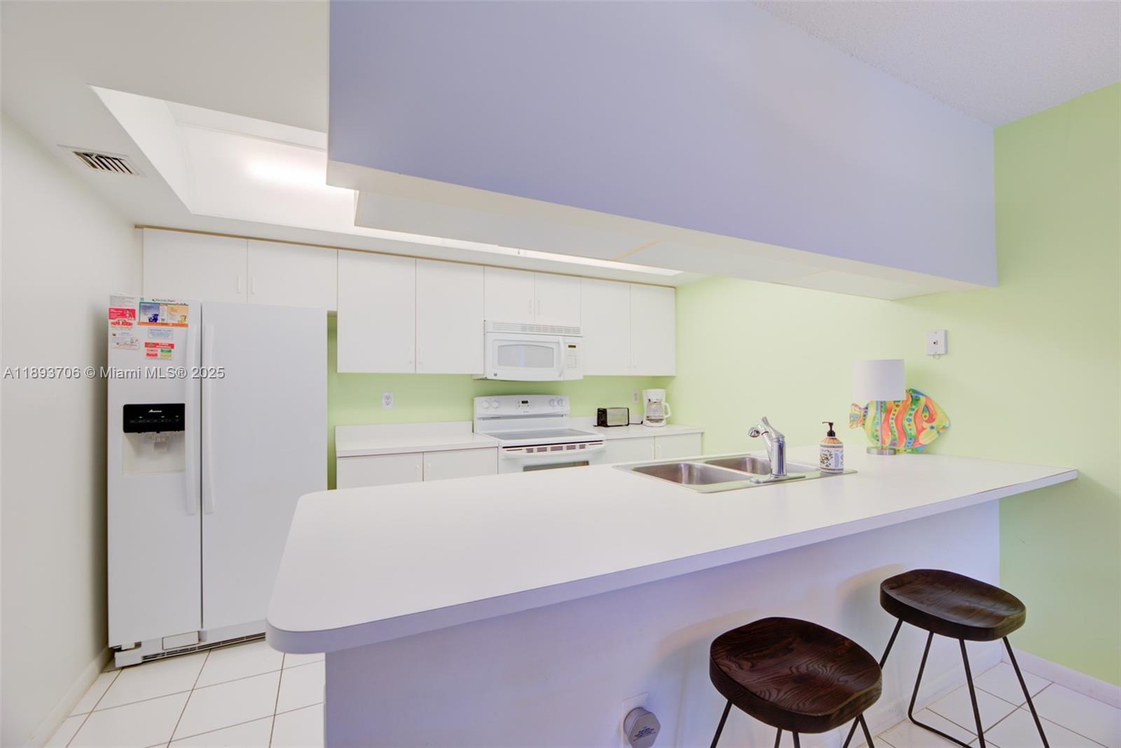 View photos, virtual tours, details... 174 Waterside Dr 174