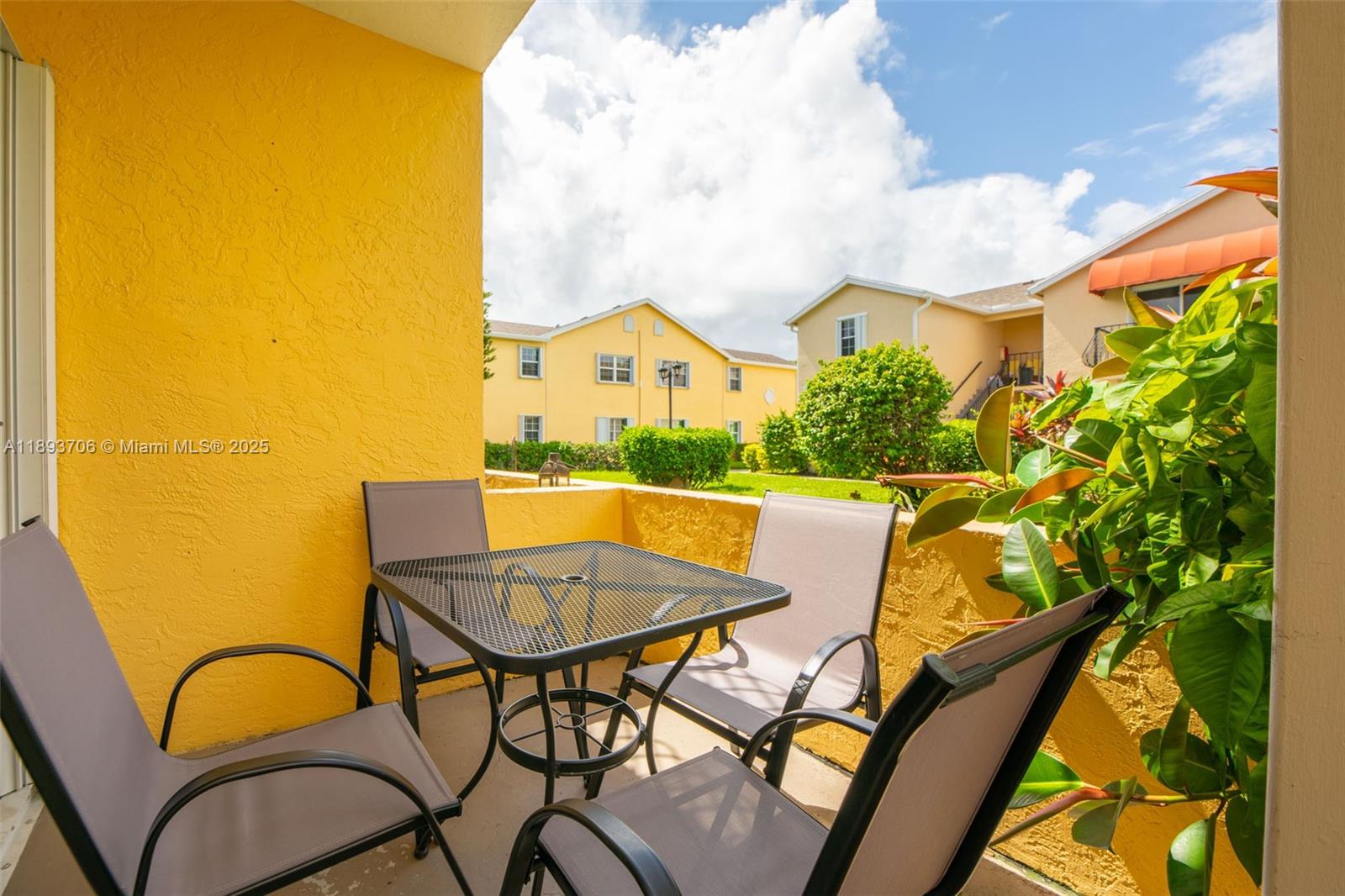 WATERSIDE VILLAGE OF PALM - Residential