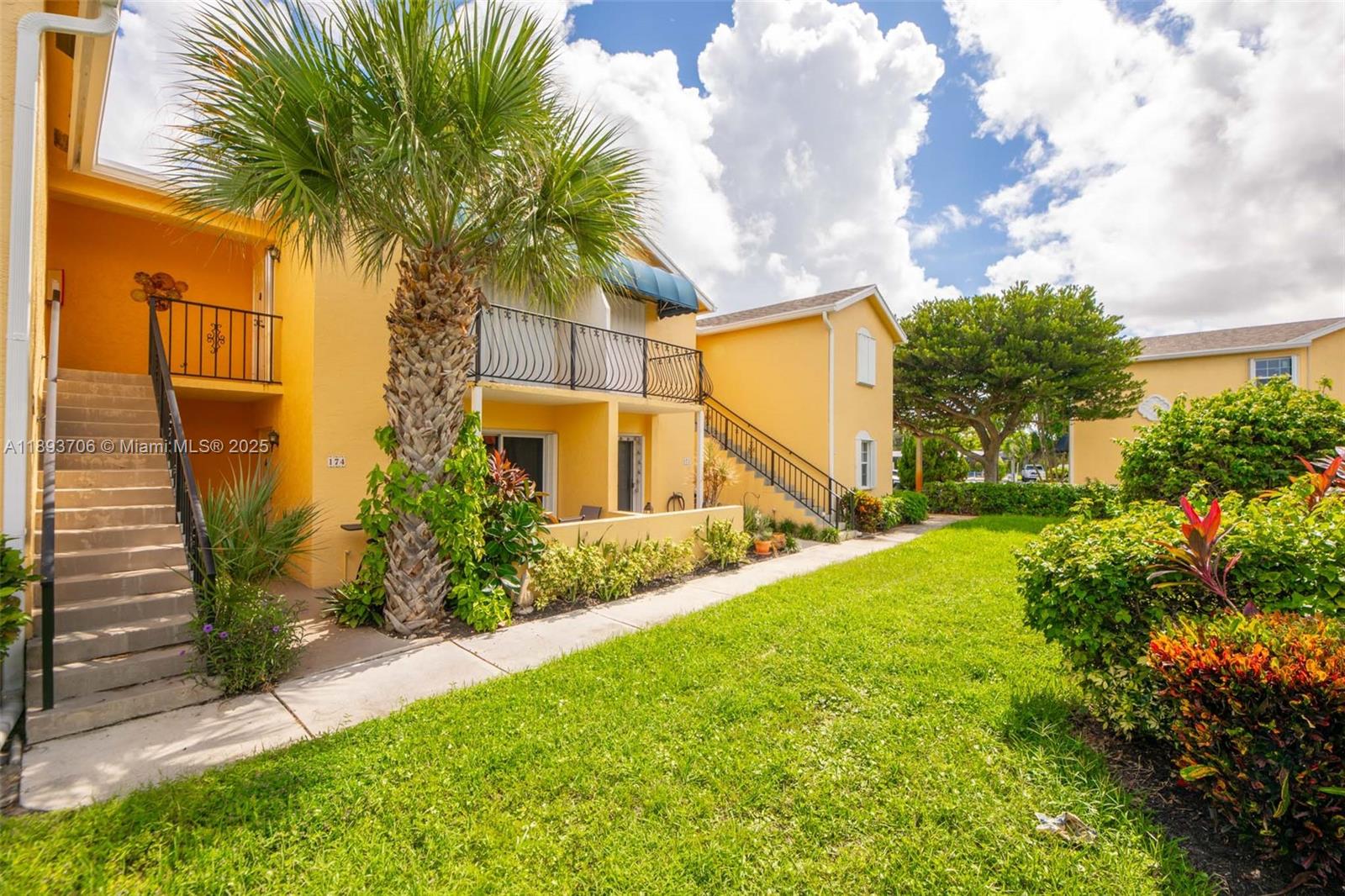 WATERSIDE VILLAGE OF PALM - Residential