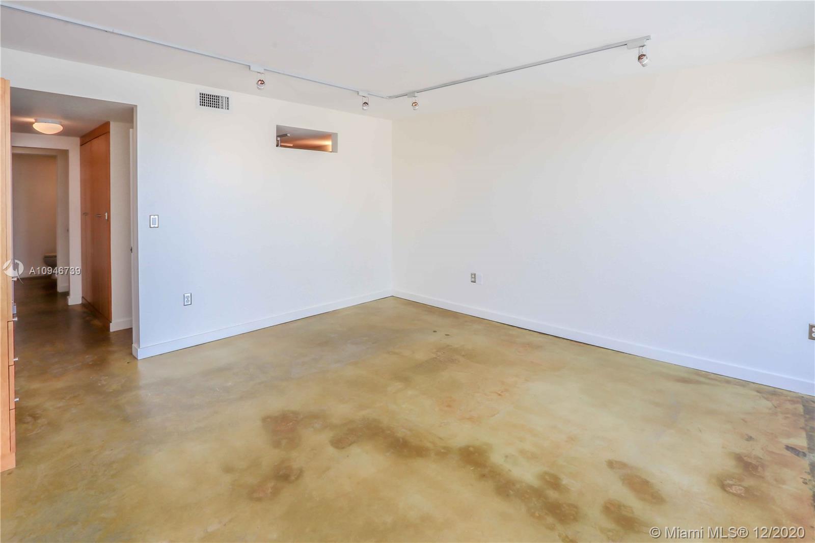 PALM BAY CONDOMINIUM - Residential