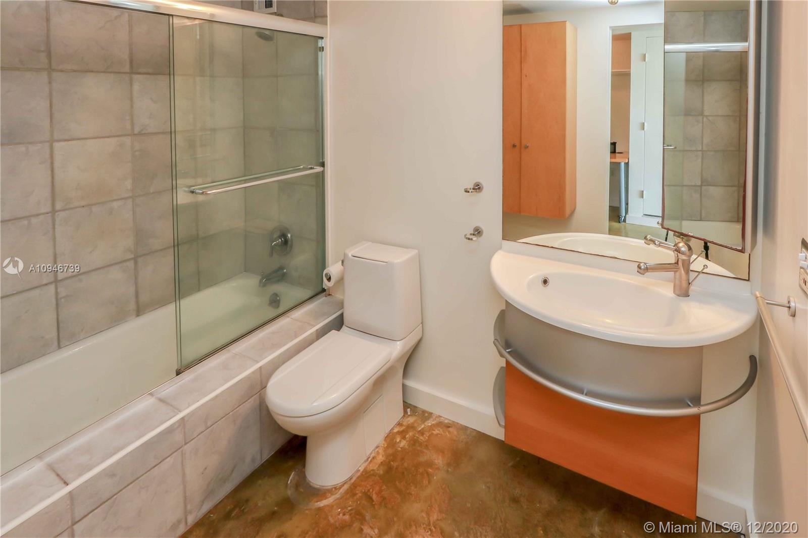 PALM BAY CONDOMINIUM - Residential