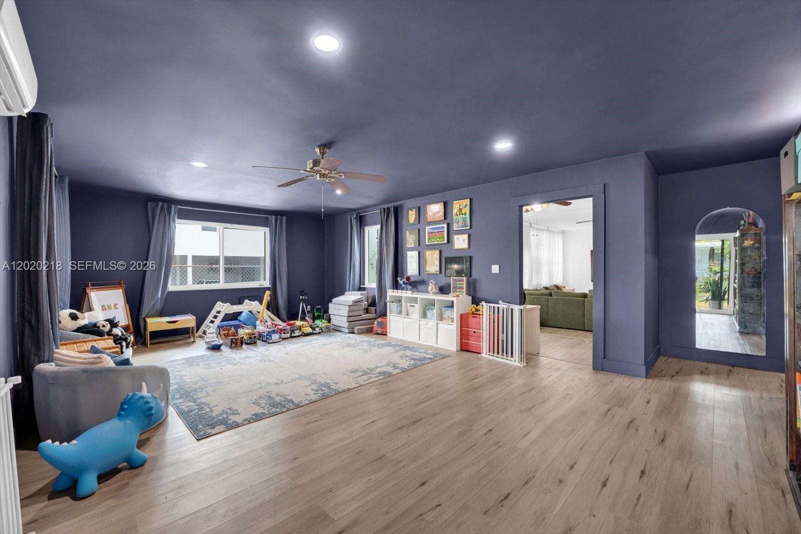 RIVERSIDE FARMS - Residential