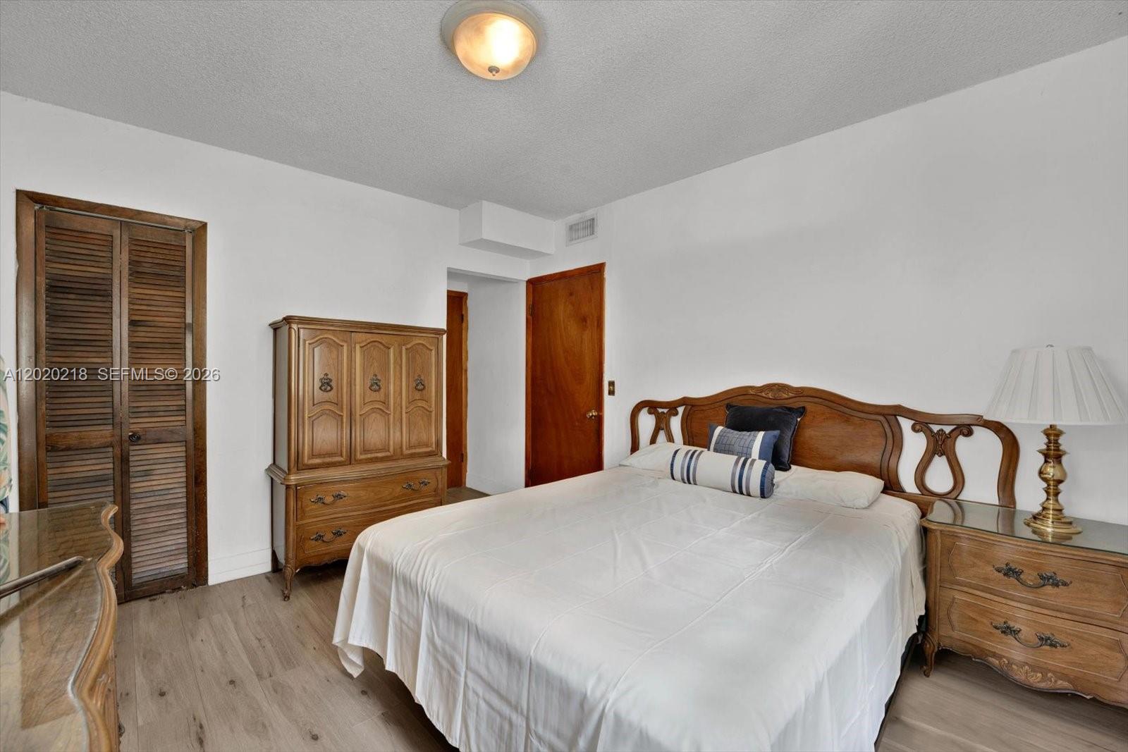 RIVERSIDE FARMS - Residential