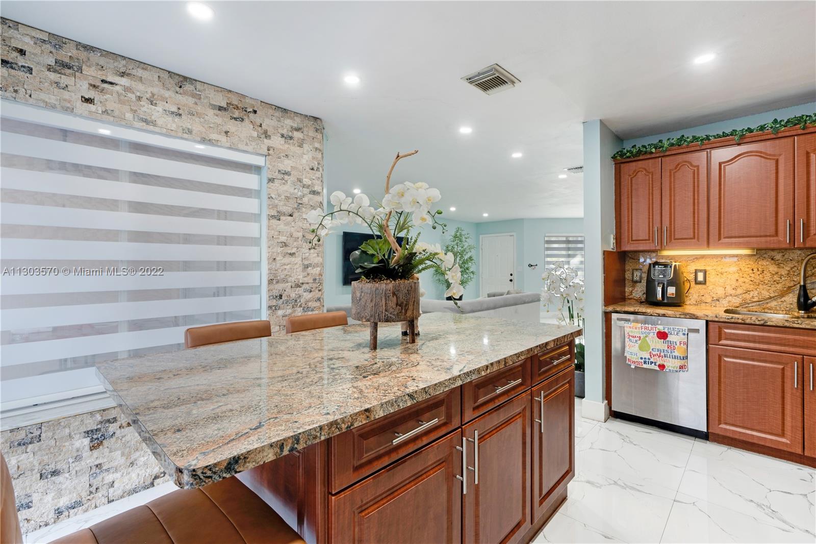 HEFTLERS LAGO MAR WEST - Residential