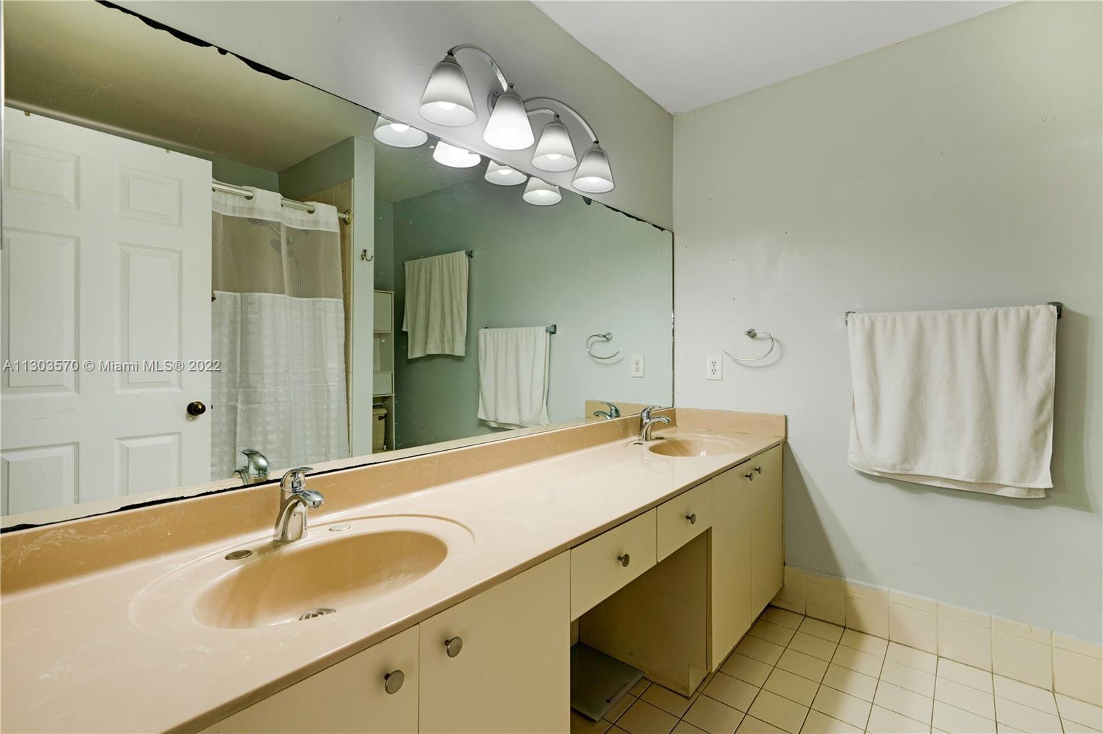 HEFTLERS LAGO MAR WEST - Residential