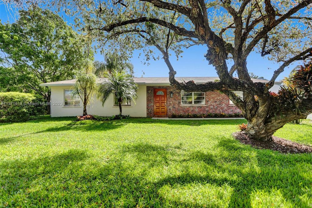 Photo of 4930 SW 188th Ave, Southwest Ranches, FL 33332 (MLS # A11371618)