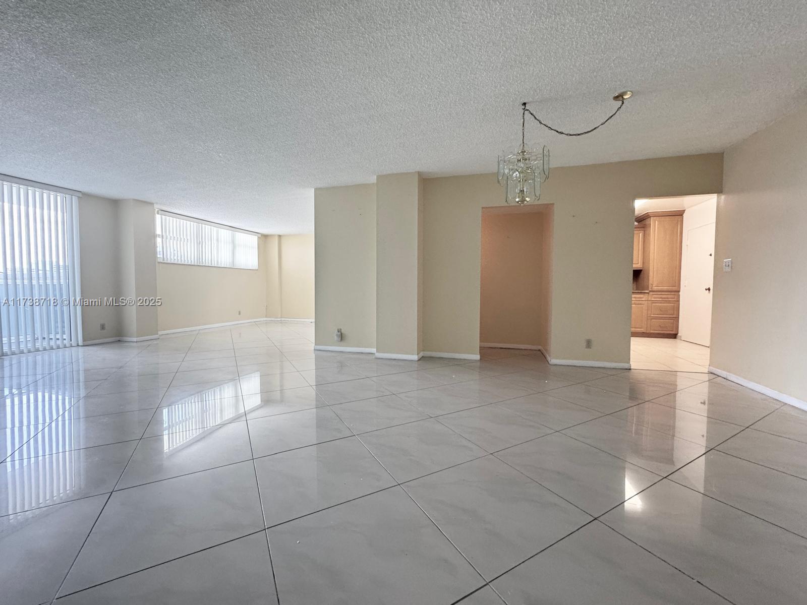 HALLMARK OF HOLLYWOOD CON - Residential