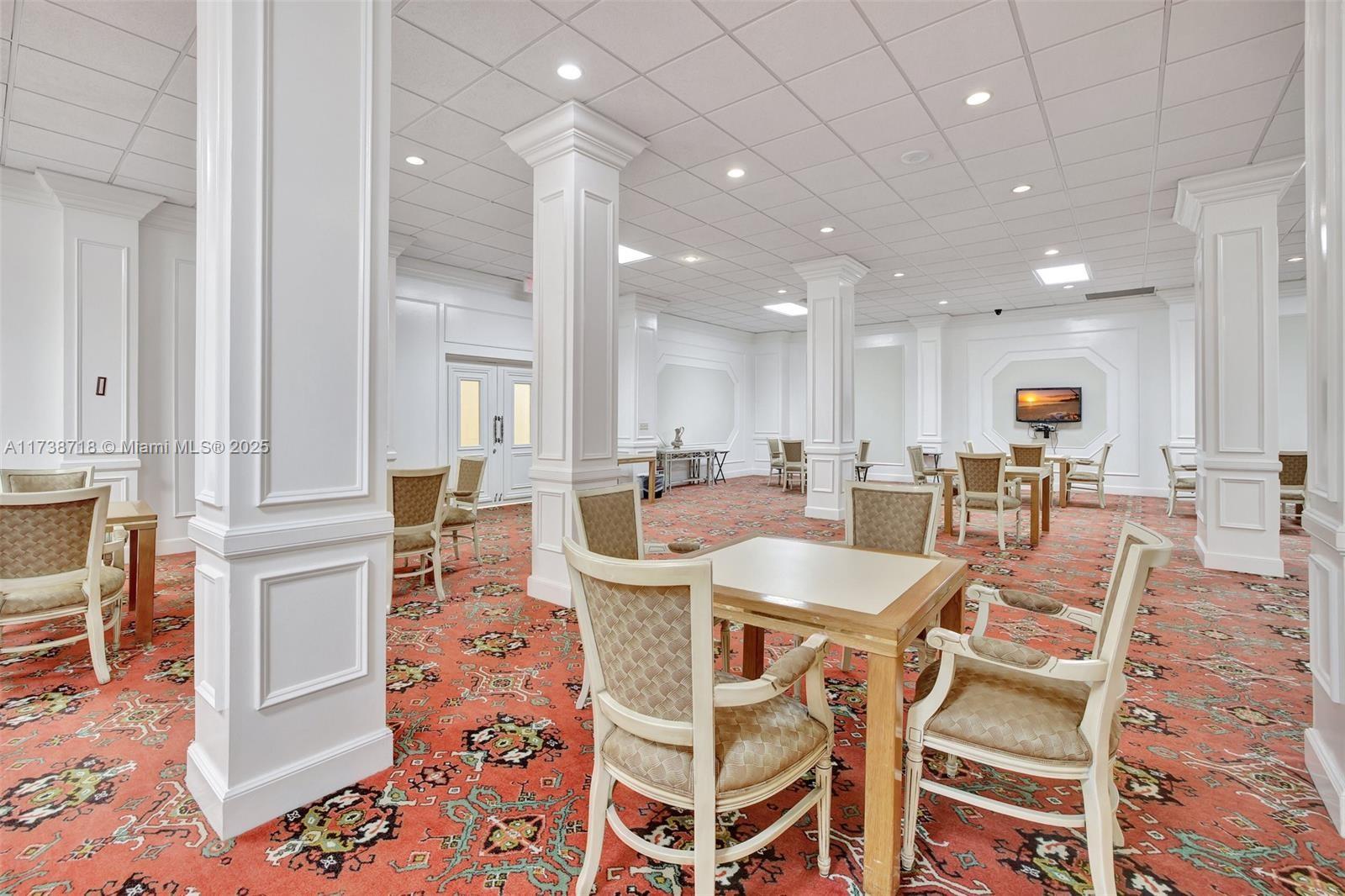 HALLMARK OF HOLLYWOOD CON - Residential