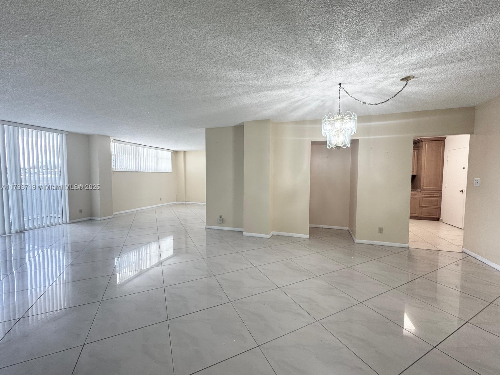 HALLMARK OF HOLLYWOOD CON - Residential