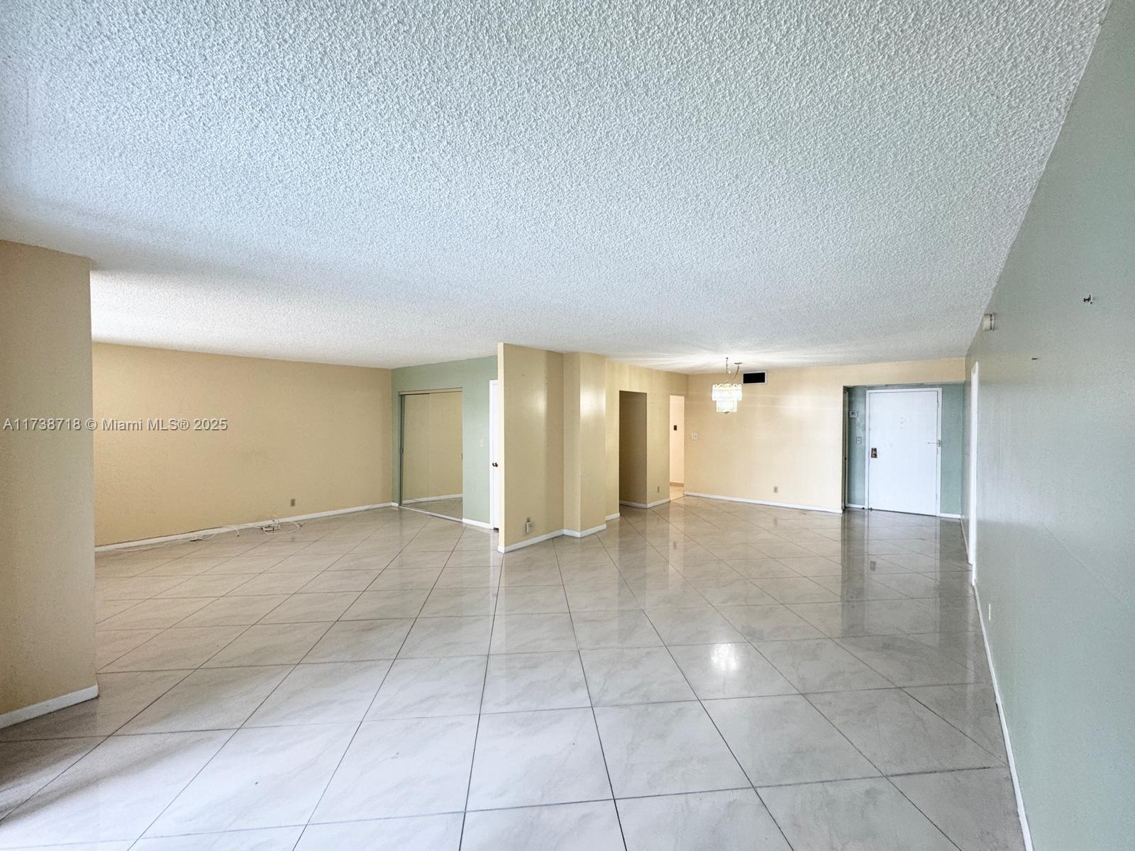 HALLMARK OF HOLLYWOOD CON - Residential