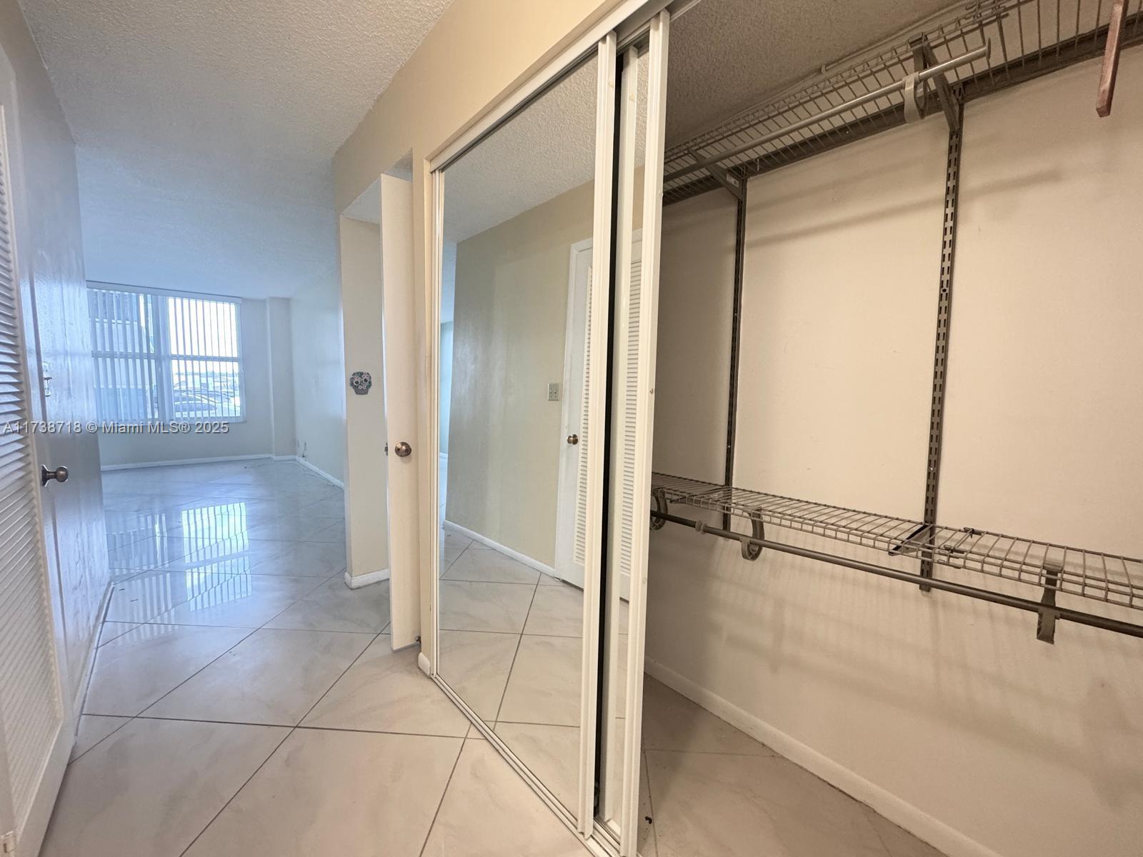 HALLMARK OF HOLLYWOOD CON - Residential