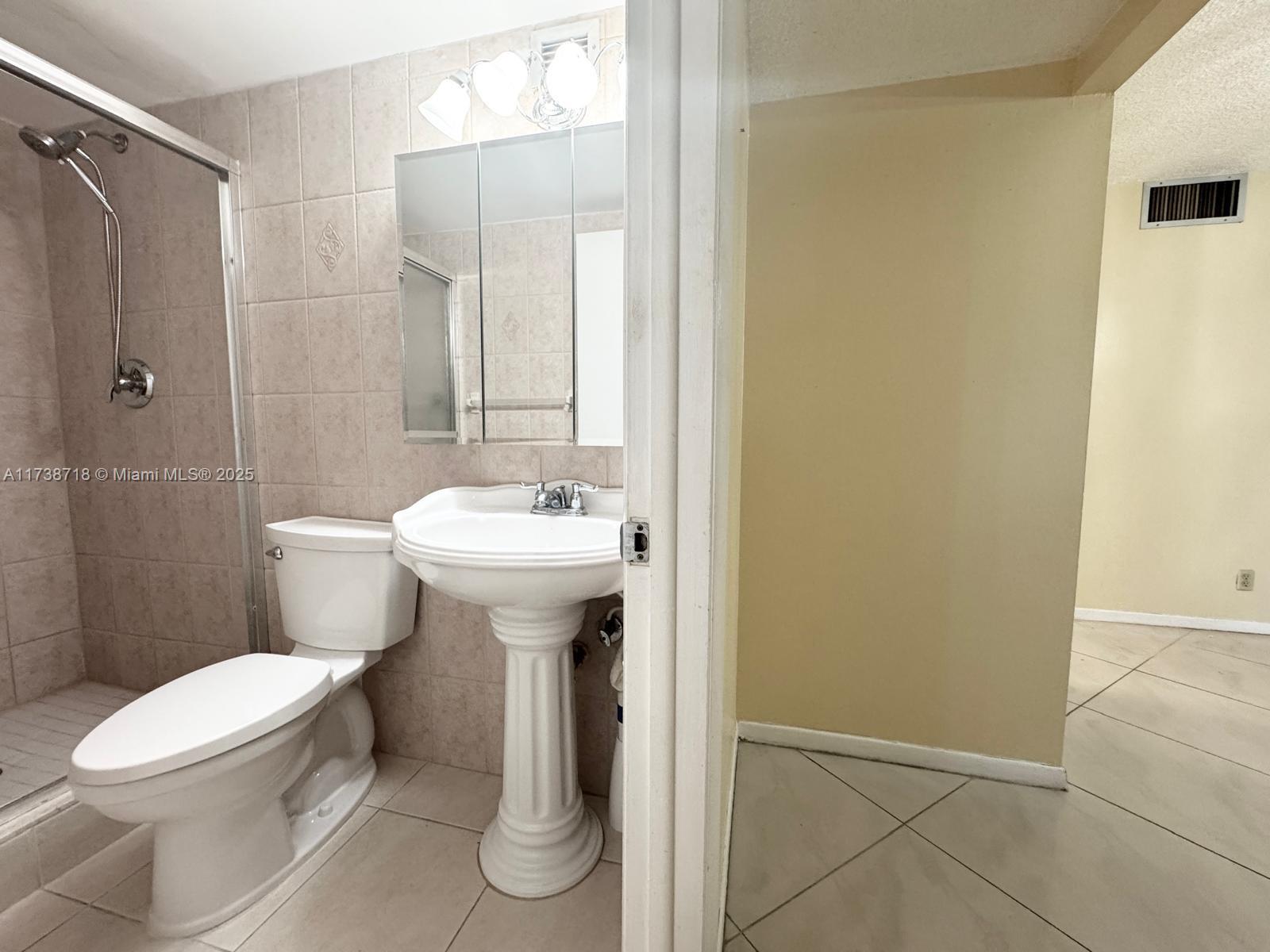 HALLMARK OF HOLLYWOOD CON - Residential