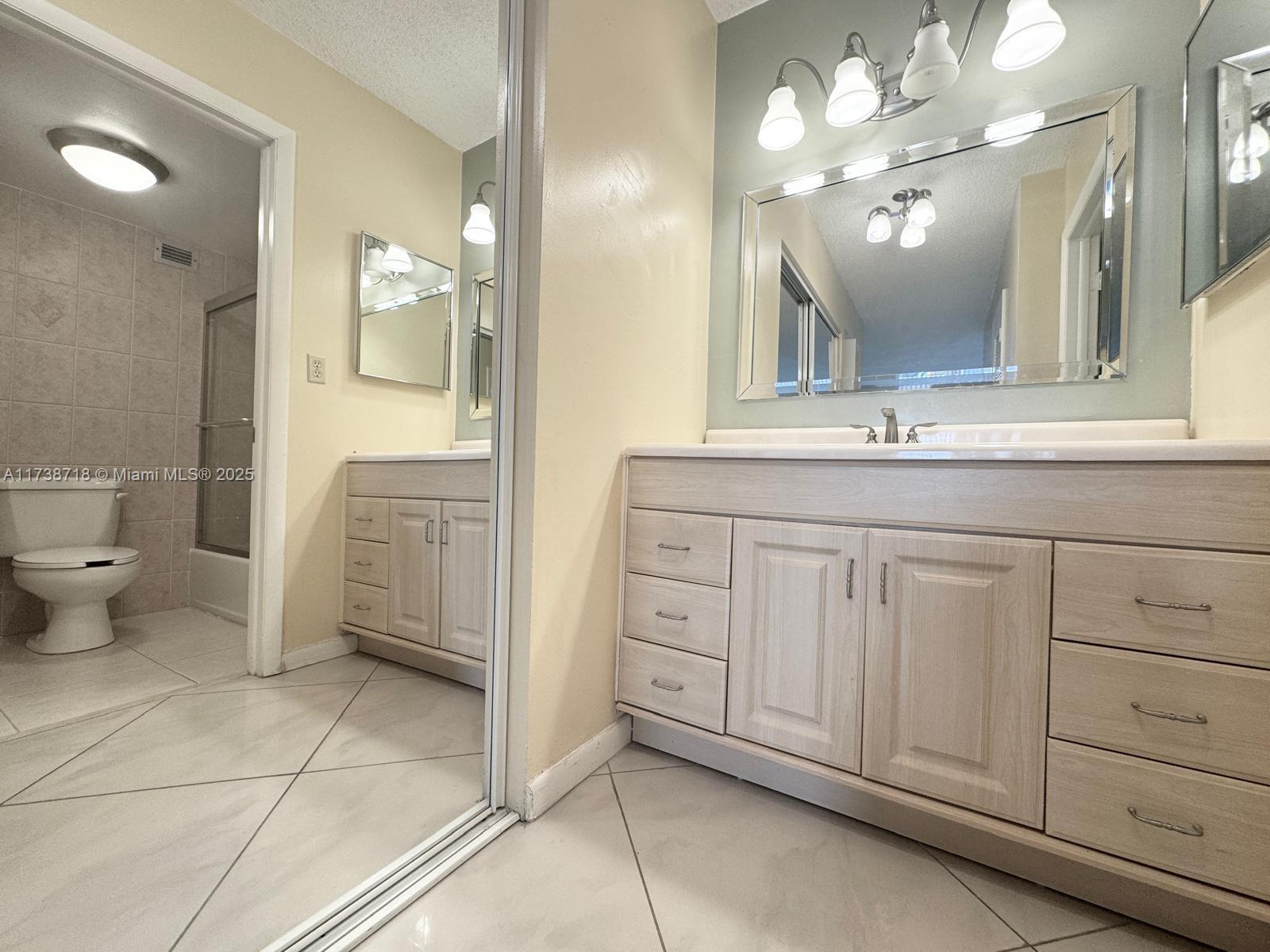 HALLMARK OF HOLLYWOOD CON - Residential