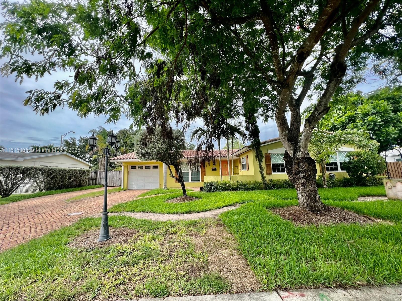 10025 Sw 111th St, Miami, Broward County, Florida - 3 Bedrooms  
2 Bathrooms - 