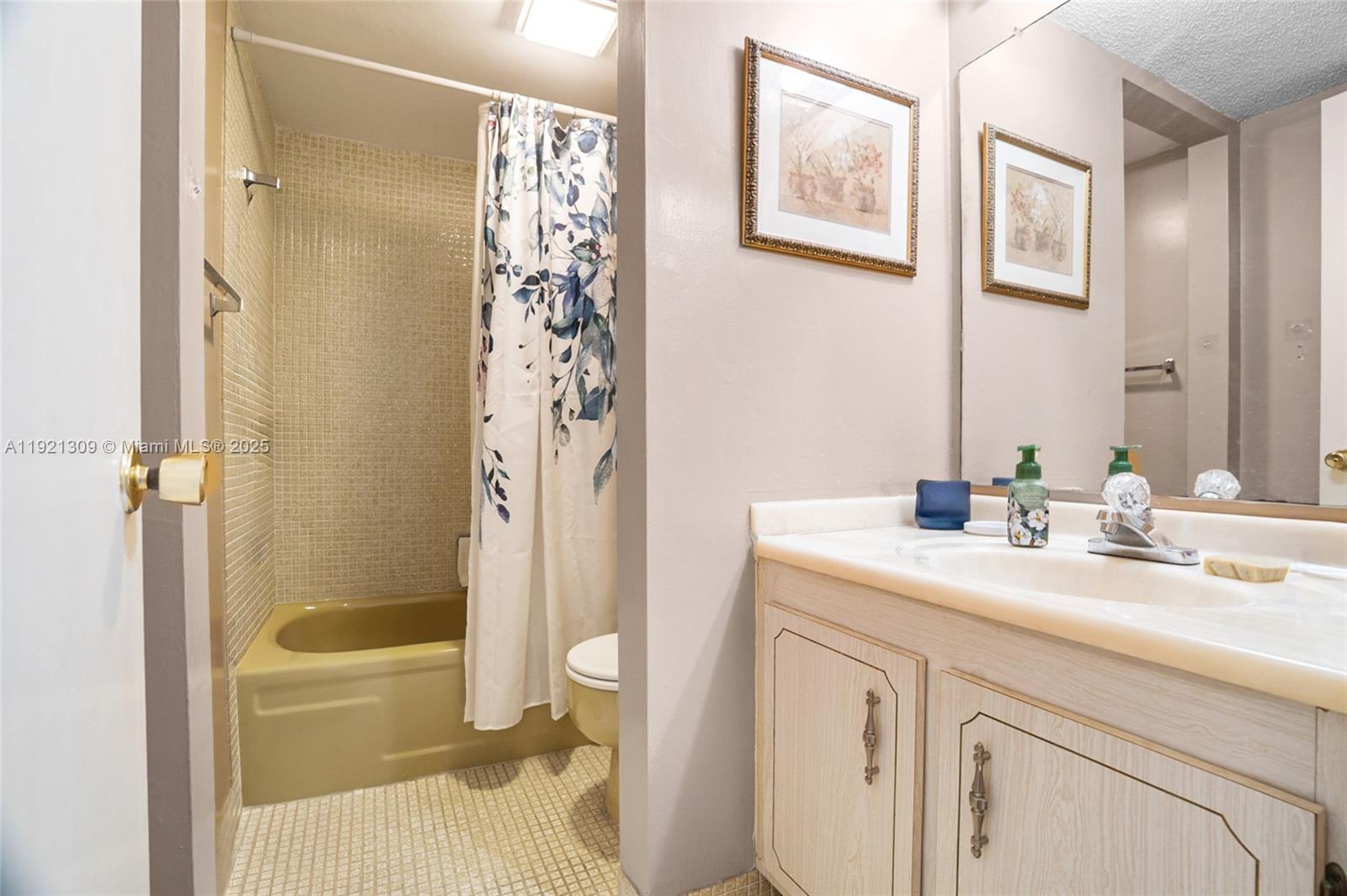 BARWOOD CONDO - Residential