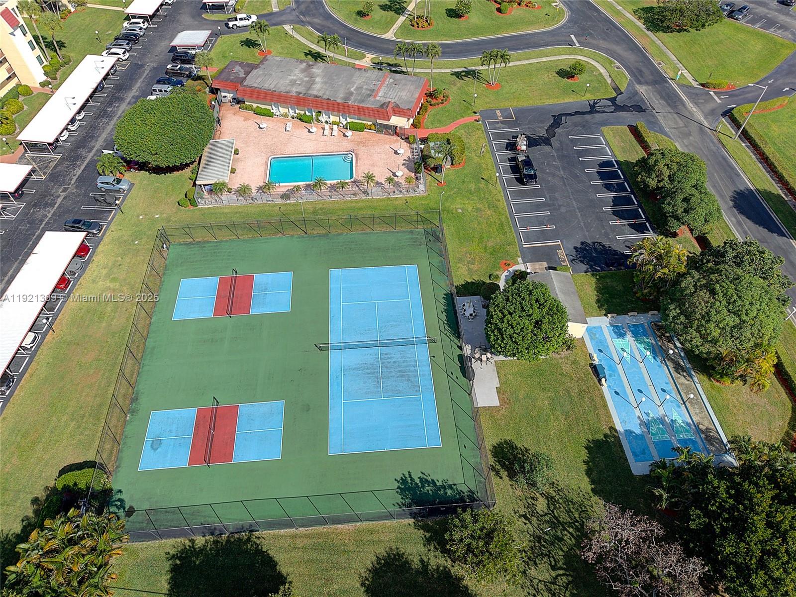 BARWOOD CONDO - Residential