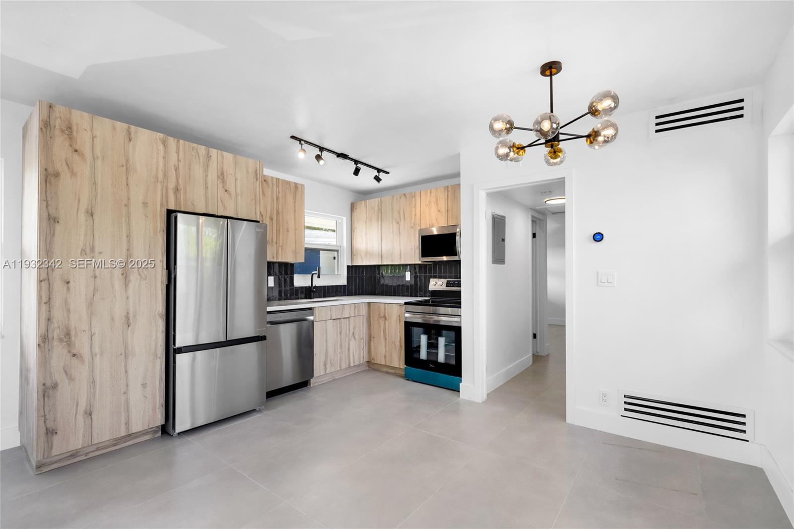 CORAL RIDGE ISLES - Residential Lease