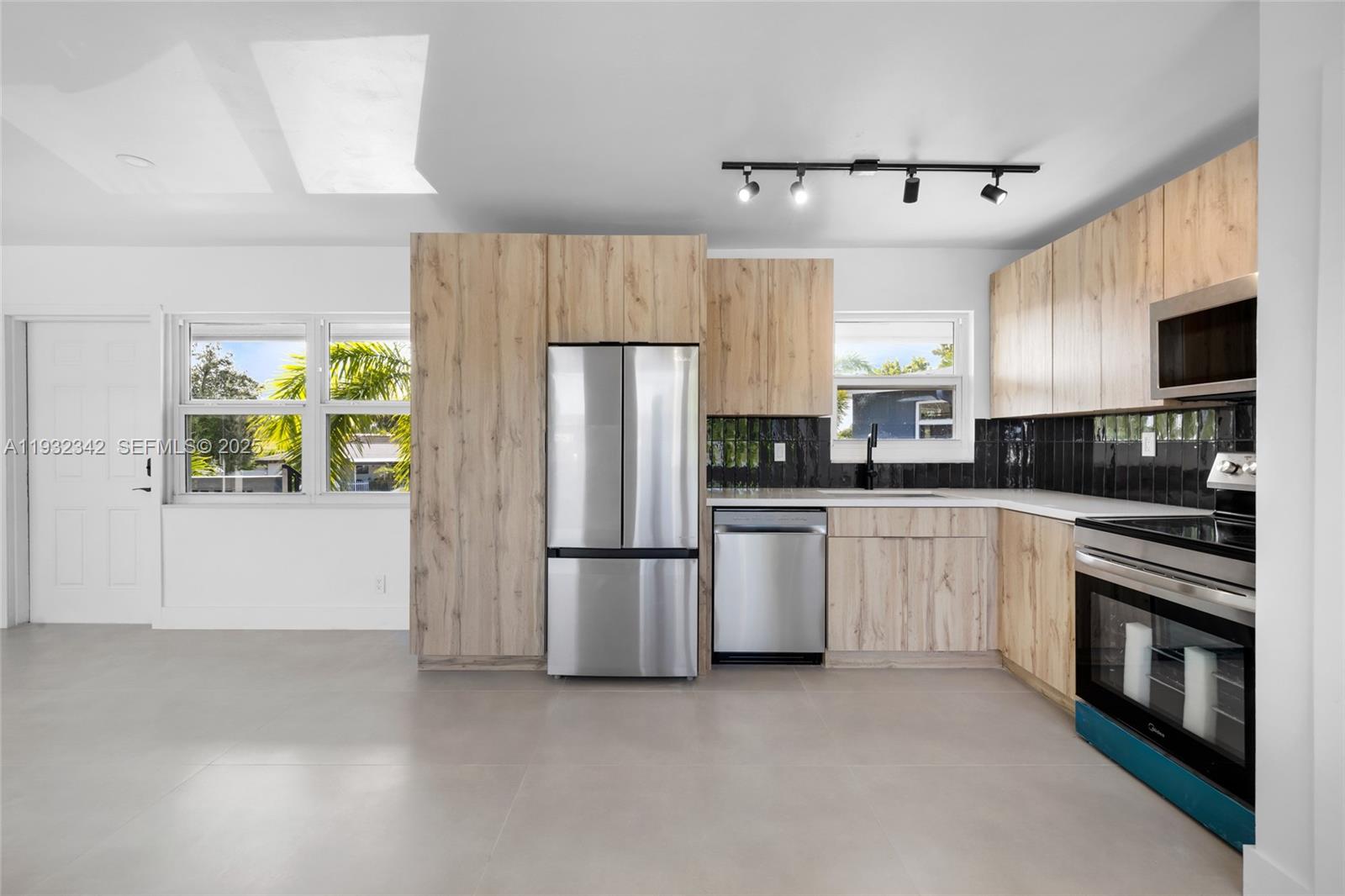 CORAL RIDGE ISLES - Residential Lease