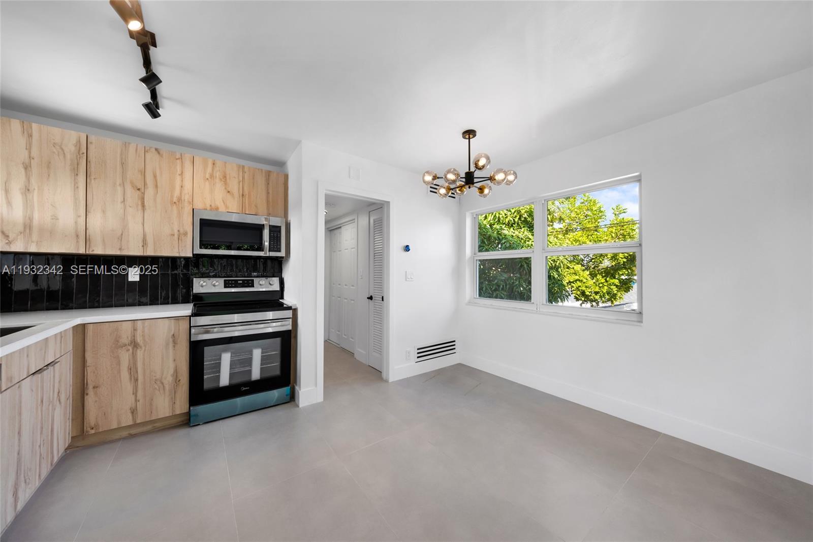 CORAL RIDGE ISLES - Residential Lease