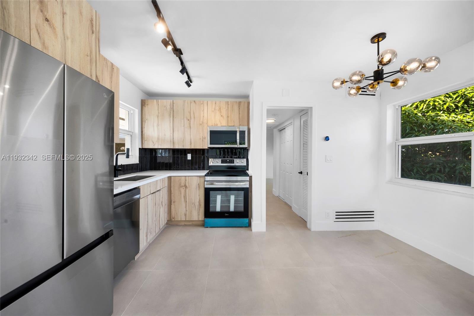 CORAL RIDGE ISLES - Residential Lease