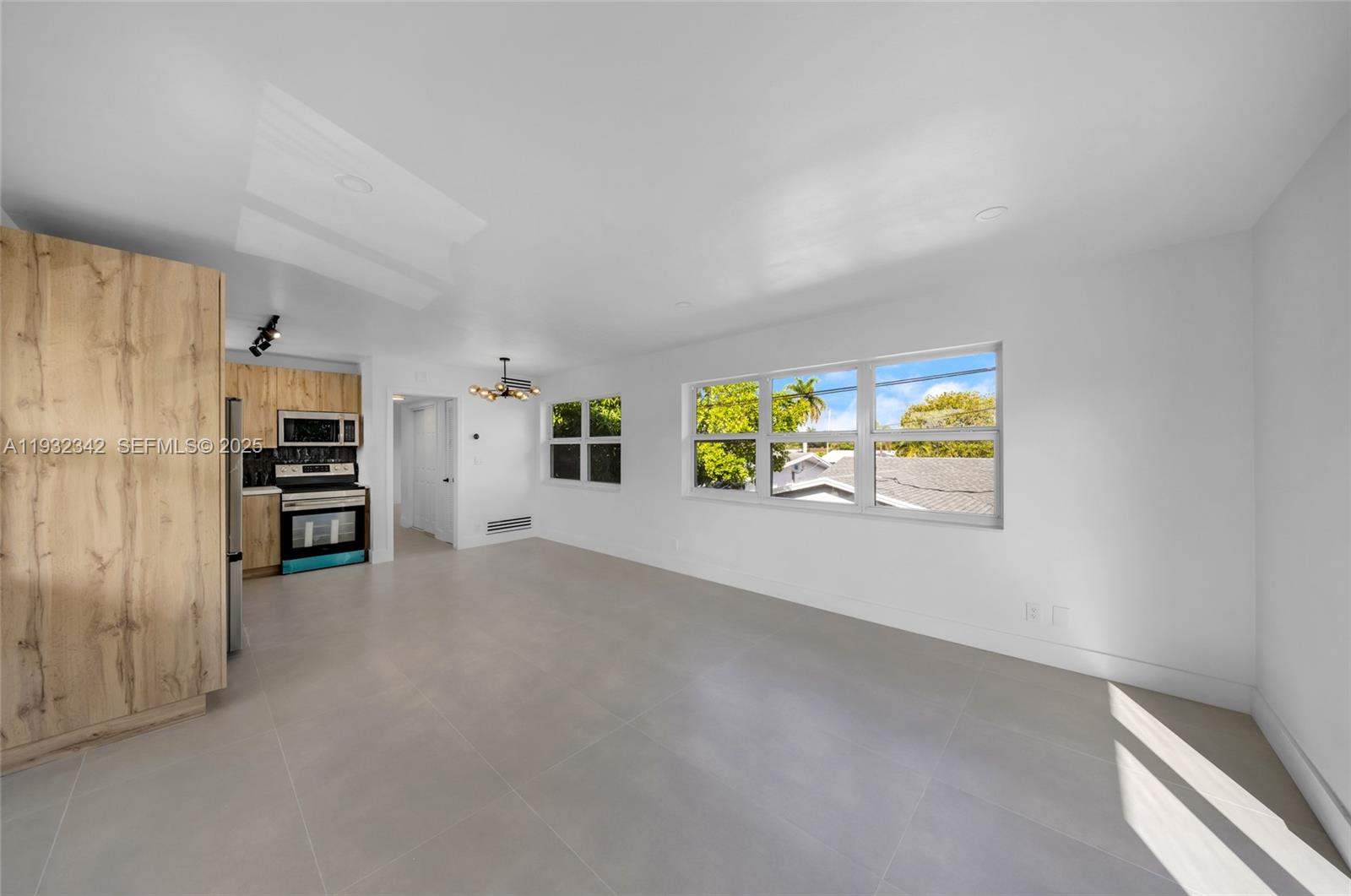 CORAL RIDGE ISLES - Residential Lease