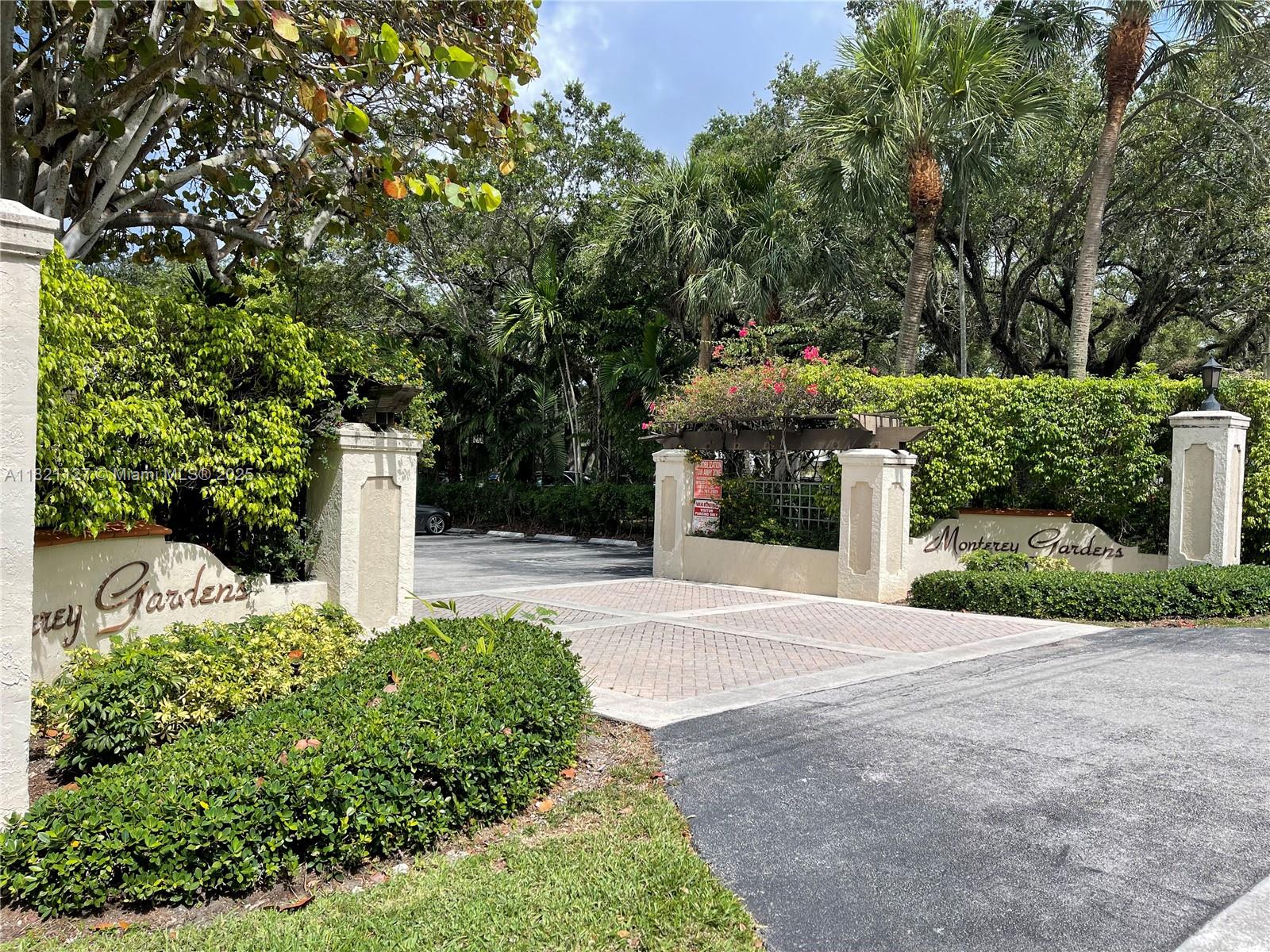 MONTEREY GARDENS OF PINEC - Residential