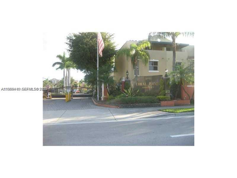 CORAL POINTE TOWNHOMES CO - Residential Lease