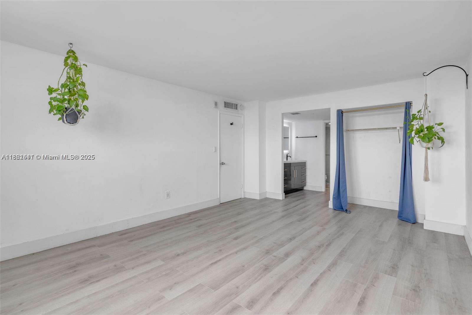 STANTON HOUSE CONDO - Residential