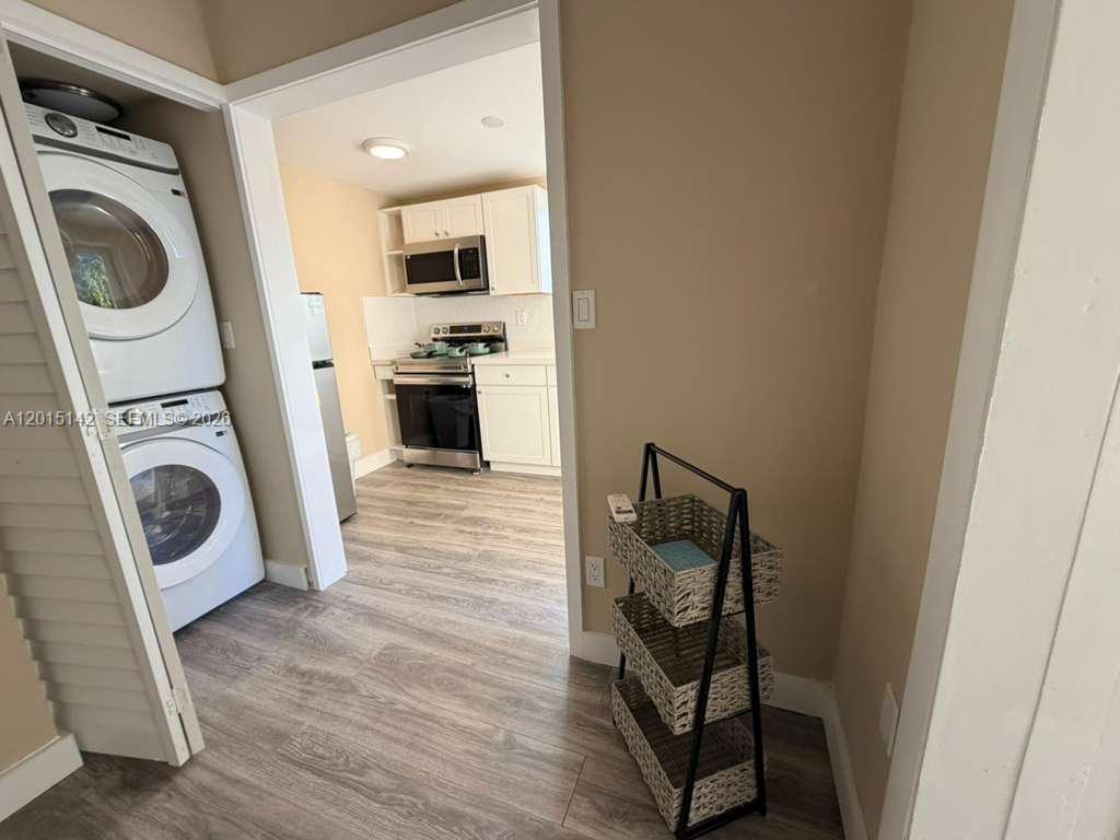 BISCAYNE BCH SUB - Residential Lease
