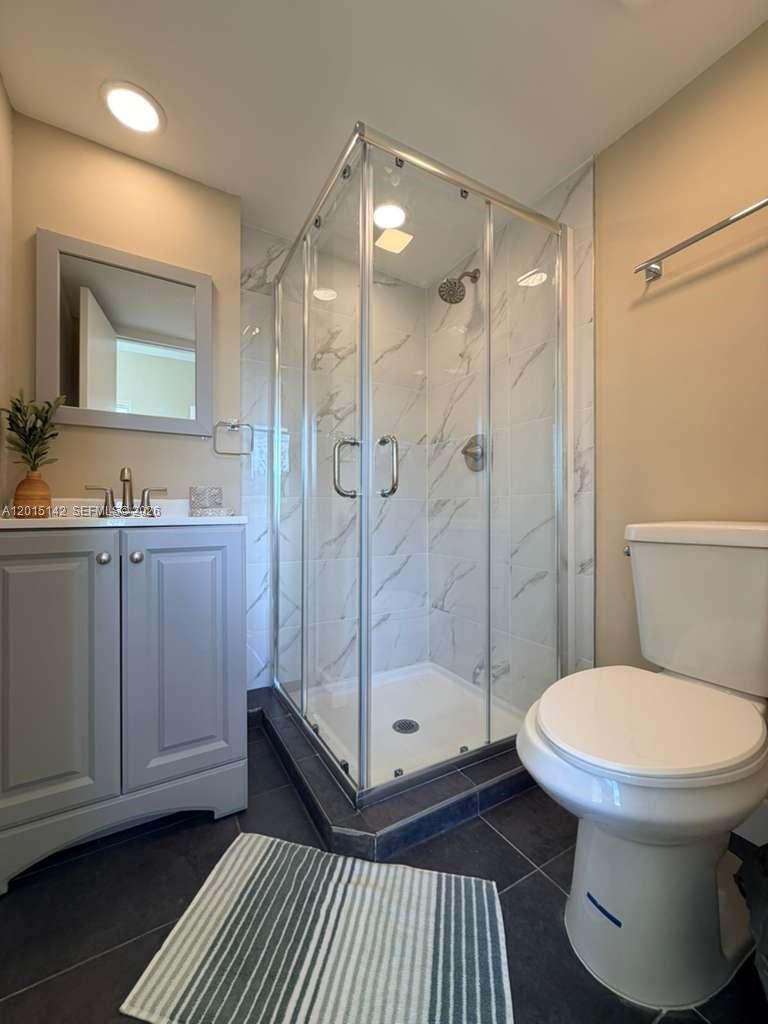 BISCAYNE BCH SUB - Residential Lease